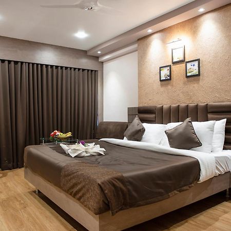 Hotel Rajmahal Гувахати Екстериор снимка