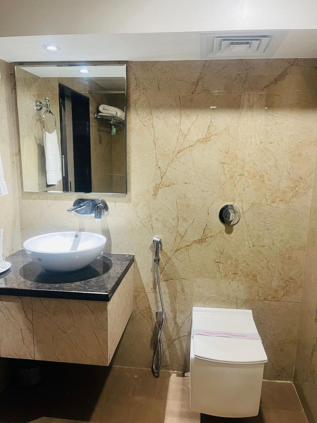 Hotel Rajmahal Гувахати Екстериор снимка