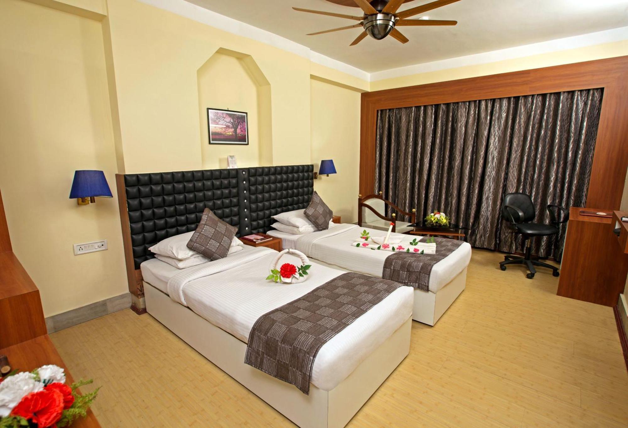 Hotel Rajmahal Гувахати Екстериор снимка