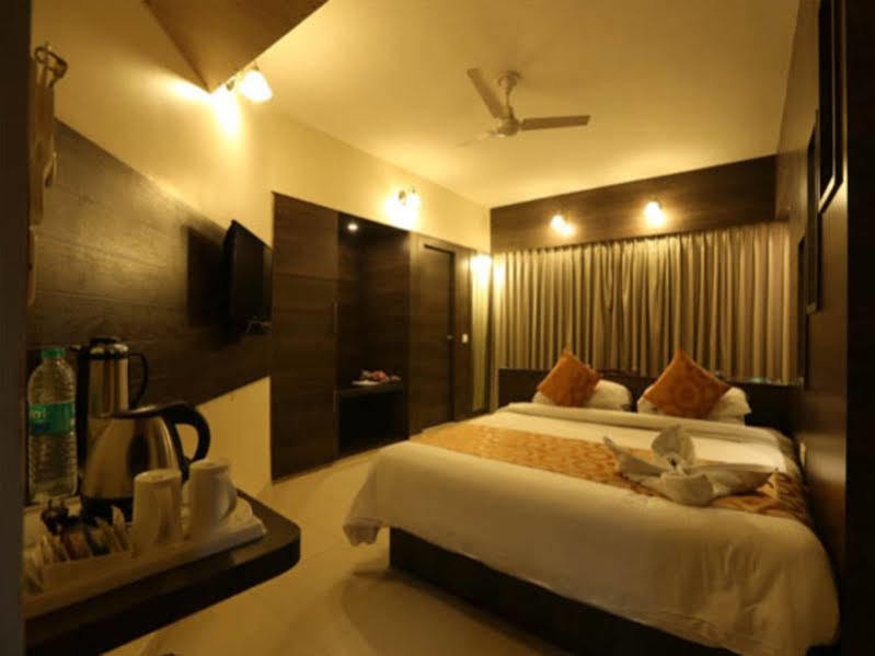 Hotel Rajmahal Гувахати Екстериор снимка